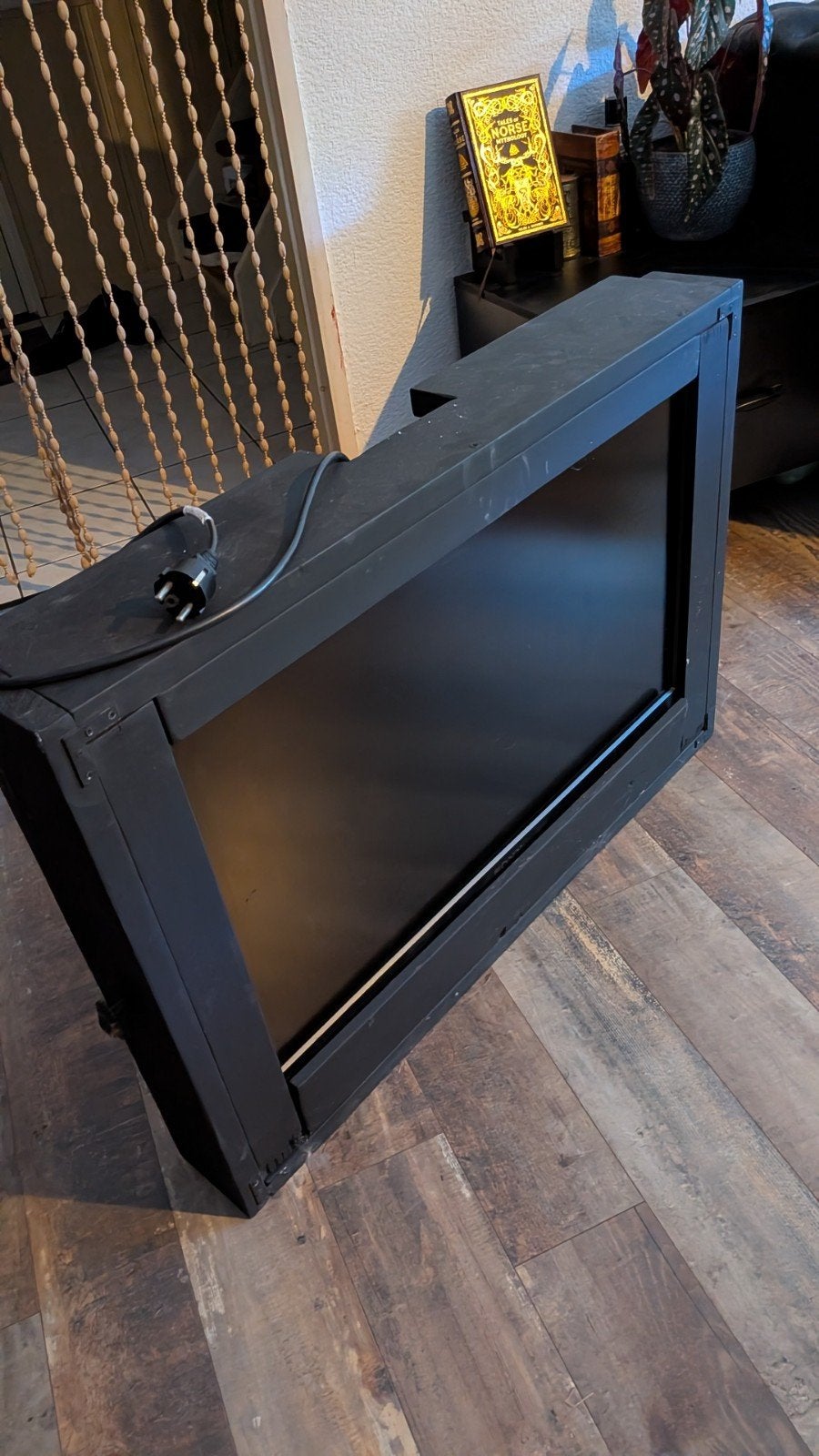 Zelfgemaakte TV-kast voor tafelspellen incl tv, Ophalen