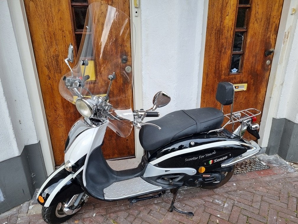 Senzo L1e zwart/wit bromscooter 1095 bij ;Scooterforyou, Ophalen, Gebruikt
