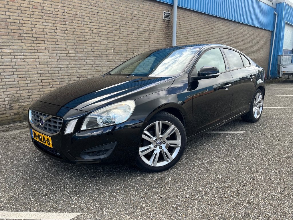 Volvo S60 2.0 Turbo bjr.10/2010 Leer, Navi, Zwart, Trekhaak, Dealer onderhouden, 1800 kg, 4 cilinders, Zwart