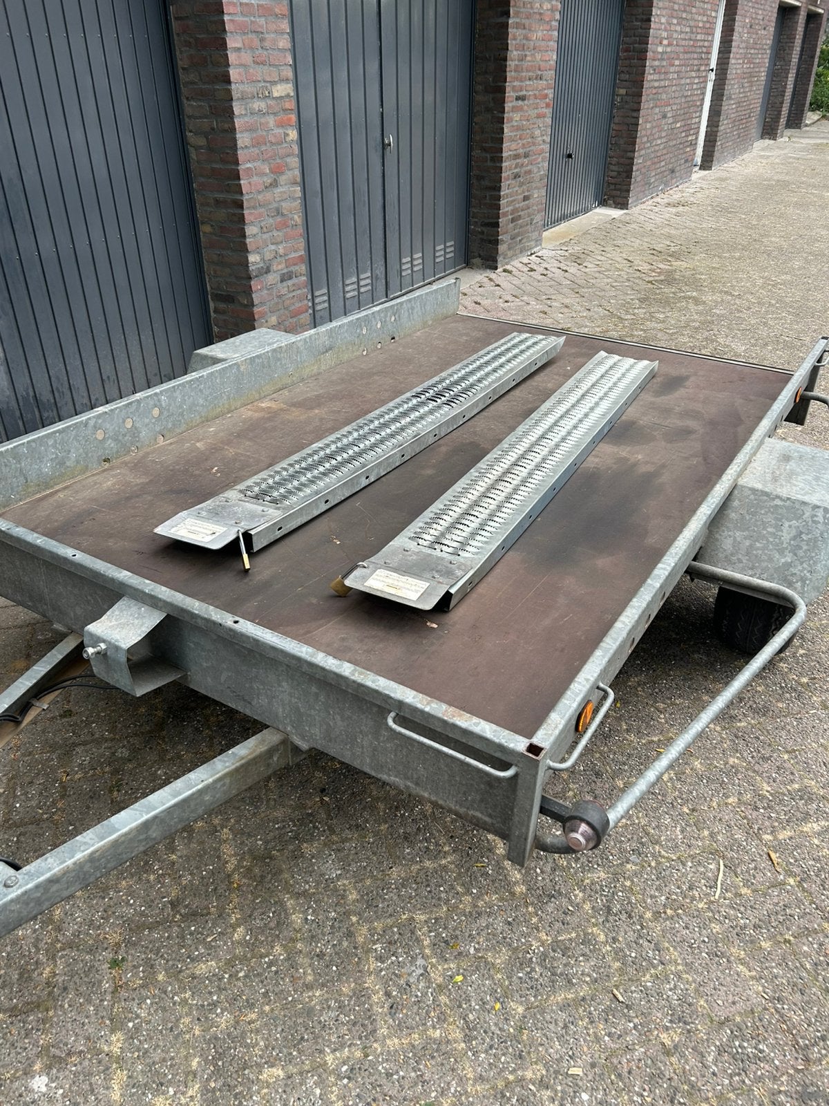Motor aanhanger, Ophalen, Zo goed als nieuw