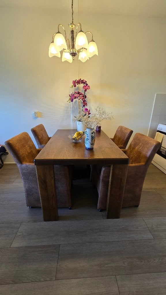 Eettafel met 4 stoelen op wieltjes - Zeer goede staat, Ophalen, Zo goed als nieuw, Modern, 4 tot 6 stoelen