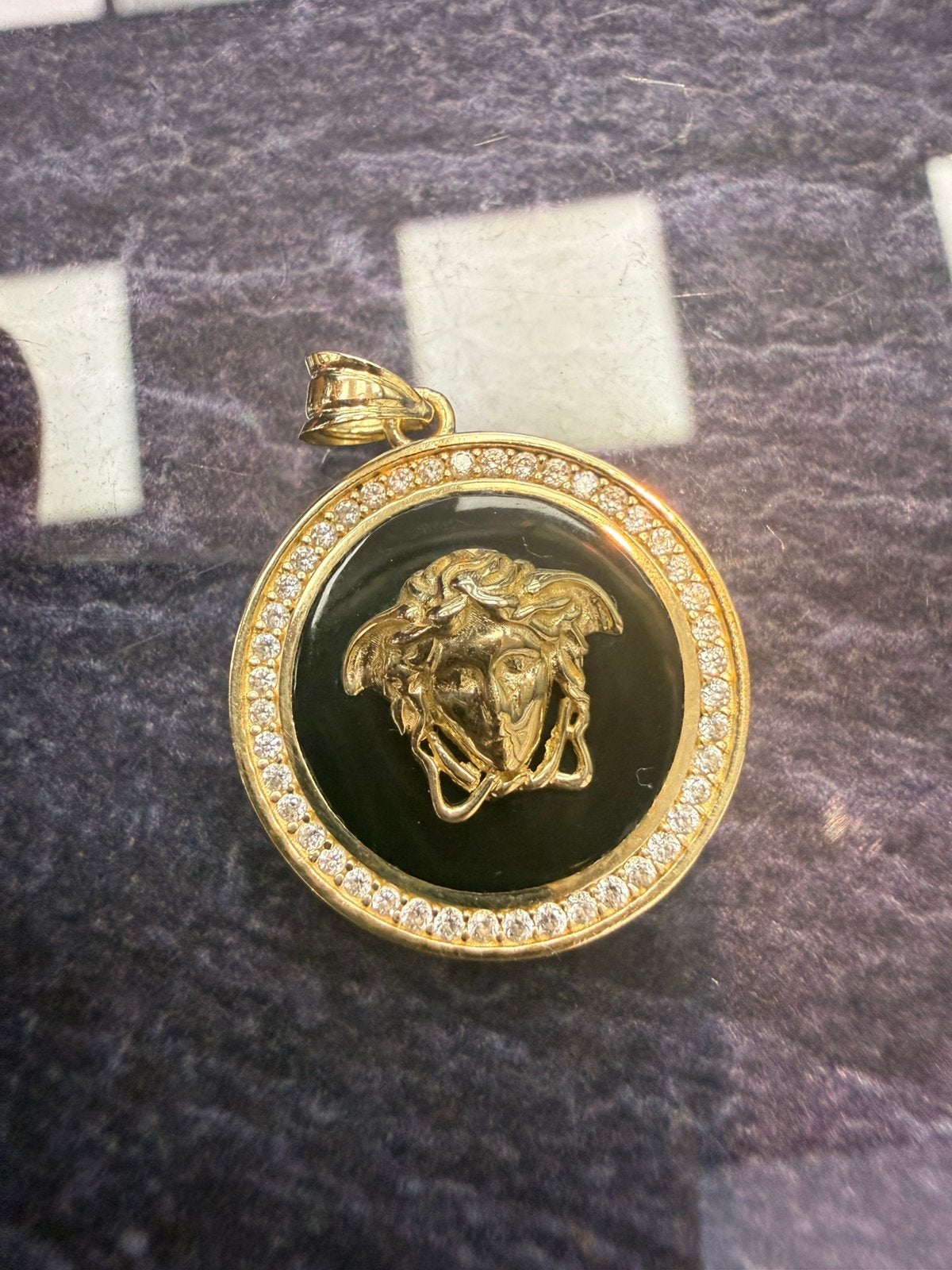 Prachtige 14 karaats gouden medusa hanger, Ophalen of Verzenden, Zo goed als nieuw, Goud, Kruis of Symbool