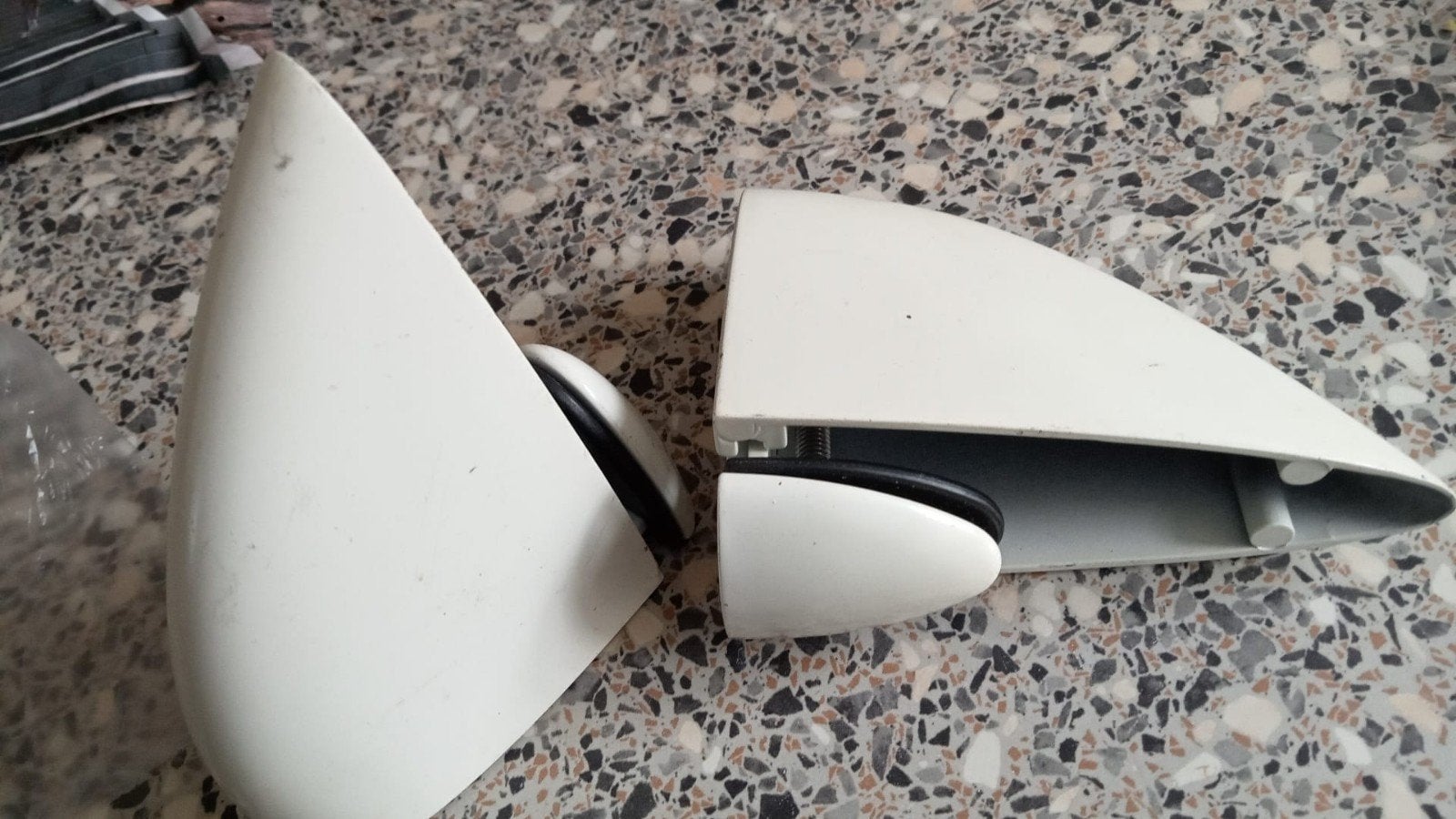 2 planken dragers , wit,.ook geschikt voor glasplaat., Ophalen