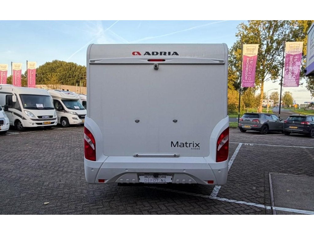 Adria Matrix Axess M 670 SC Queensbed Hefbed 5 RDW gordel, Boiler, Ringverwarming, Fiat, 7 tot 8 meter