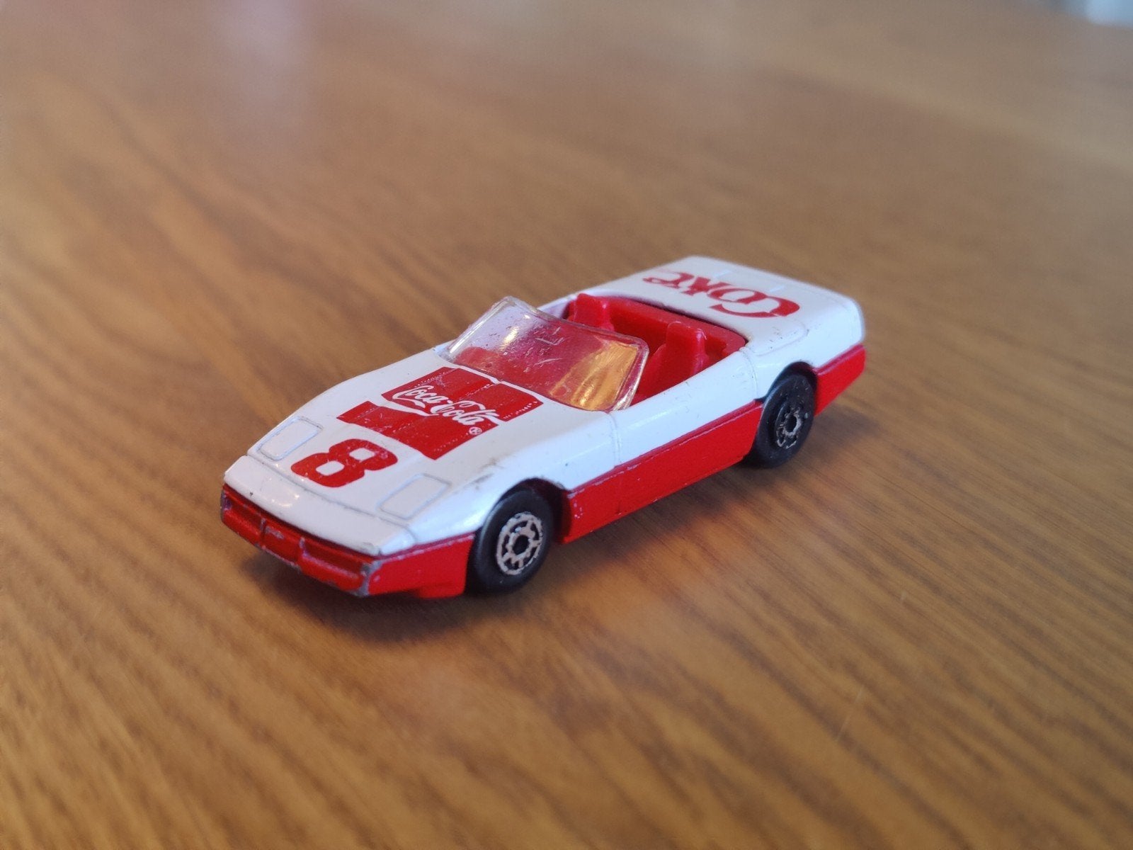 Edocar Chevrolet Corvette Coca Cola, Hobby en Vrije tijd, Modelauto's | Overige schalen, Ophalen, Zo goed als nieuw, Auto