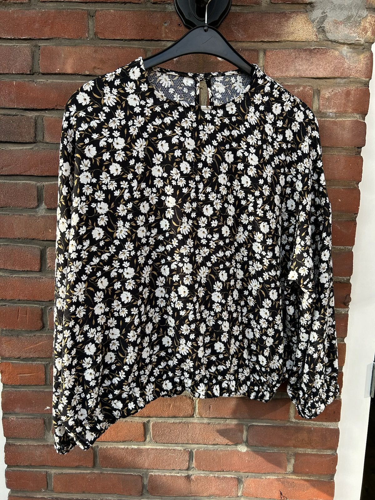 Blouse met bloemenprint Primark maat 42, Ophalen of Verzenden, Zo goed als nieuw, Maat 42/44 (L), Zwart