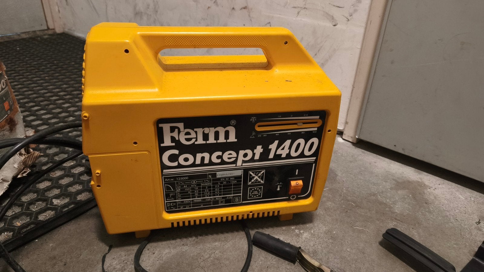 Ferm Concept 1400 Lasapparaat met Laselektroden, Ophalen of Verzenden, Gebruikt, 150 tot 250 ampère, Elektroden
