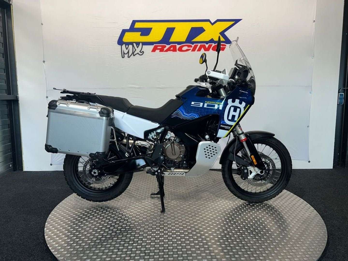 Husqvarna NORDEN 901 EXPEDITION, 2 cilinders, Motorrijbewijs A, Onbekend, Overig