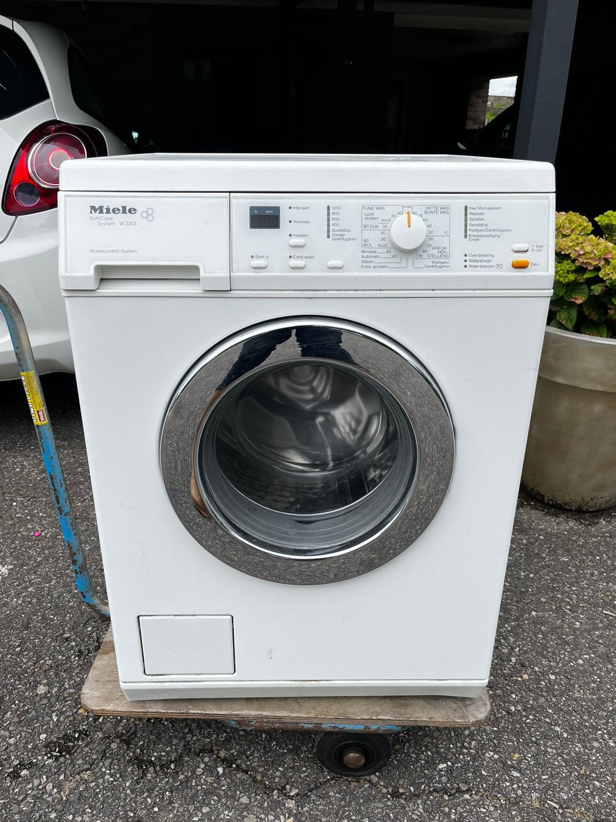 Miele 2203 Novotronic, Ophalen, 1200 tot 1600 toeren, Gebruikt, 4 tot 6 kg