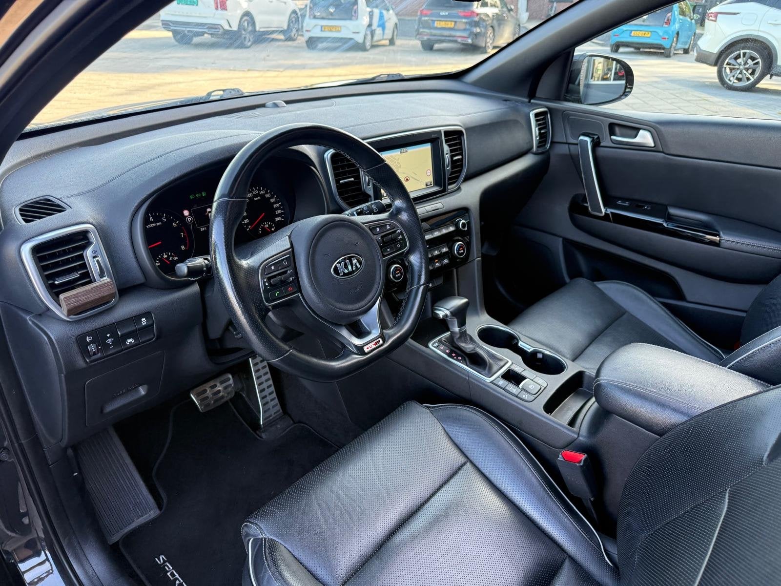 Kia Sportage 1.6 T-GDi 177PK 4WD GT-Line Automaat Navi | Cam, Auto's, Dealer onderhouden, Gebruikt, 4 cilinders, Zwart