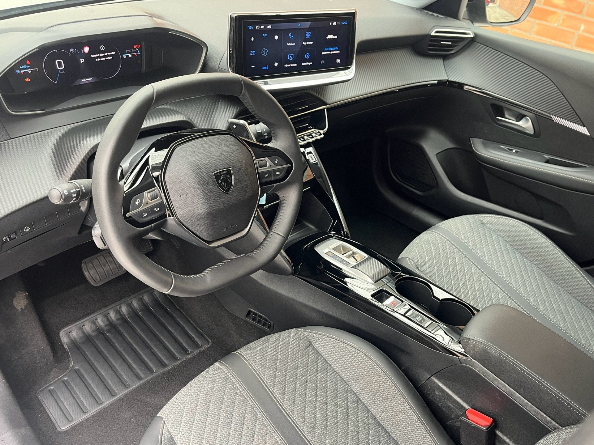 Foto 3 van Peugeot 208 Hybrid 110 e-DCS6 Automaat Allure | Adaptive Cru