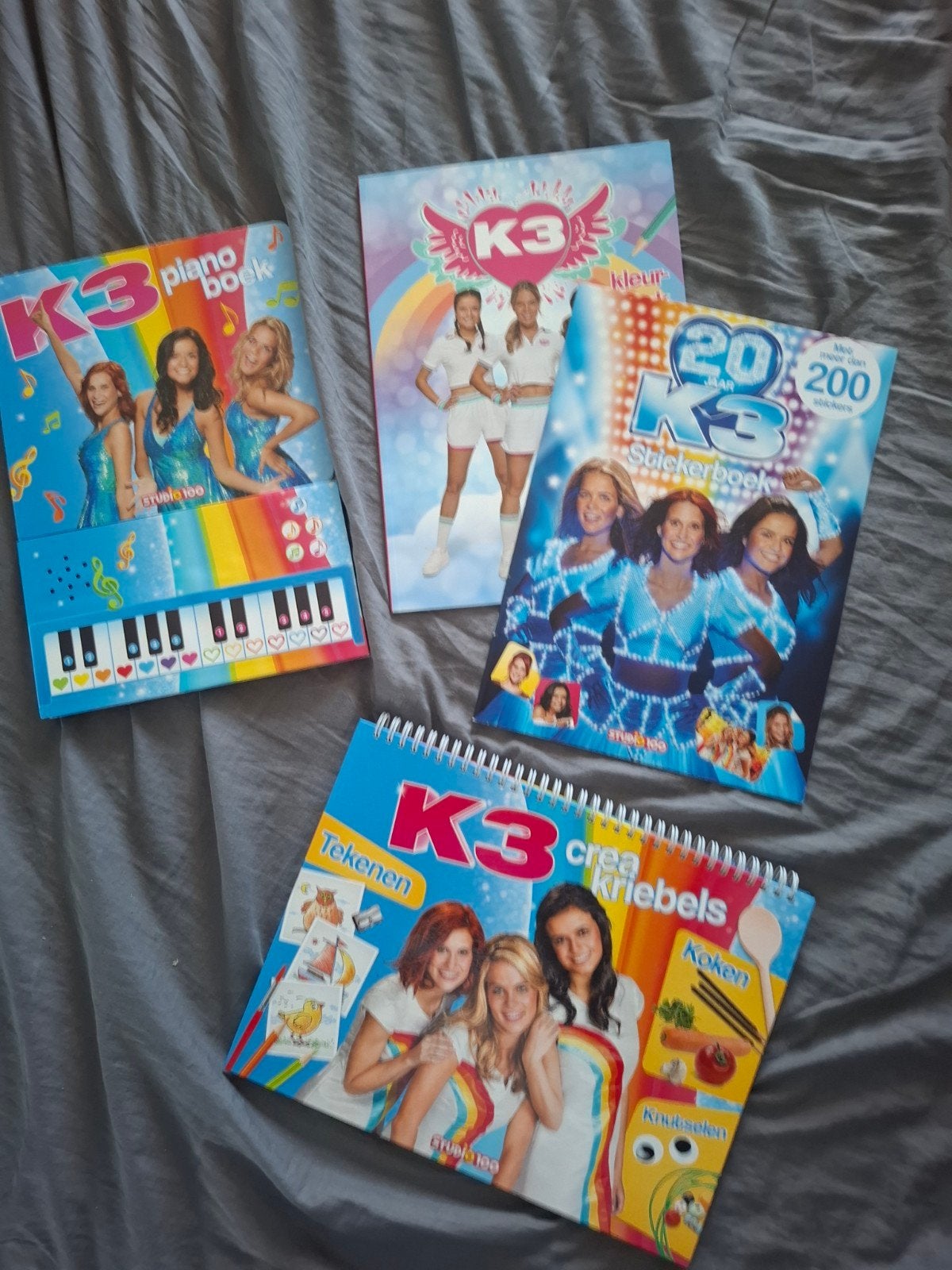 Nieuwe K3 5x (kleur/kook/sticker/muziek )b, Ophalen of Verzenden, Nieuw, K3