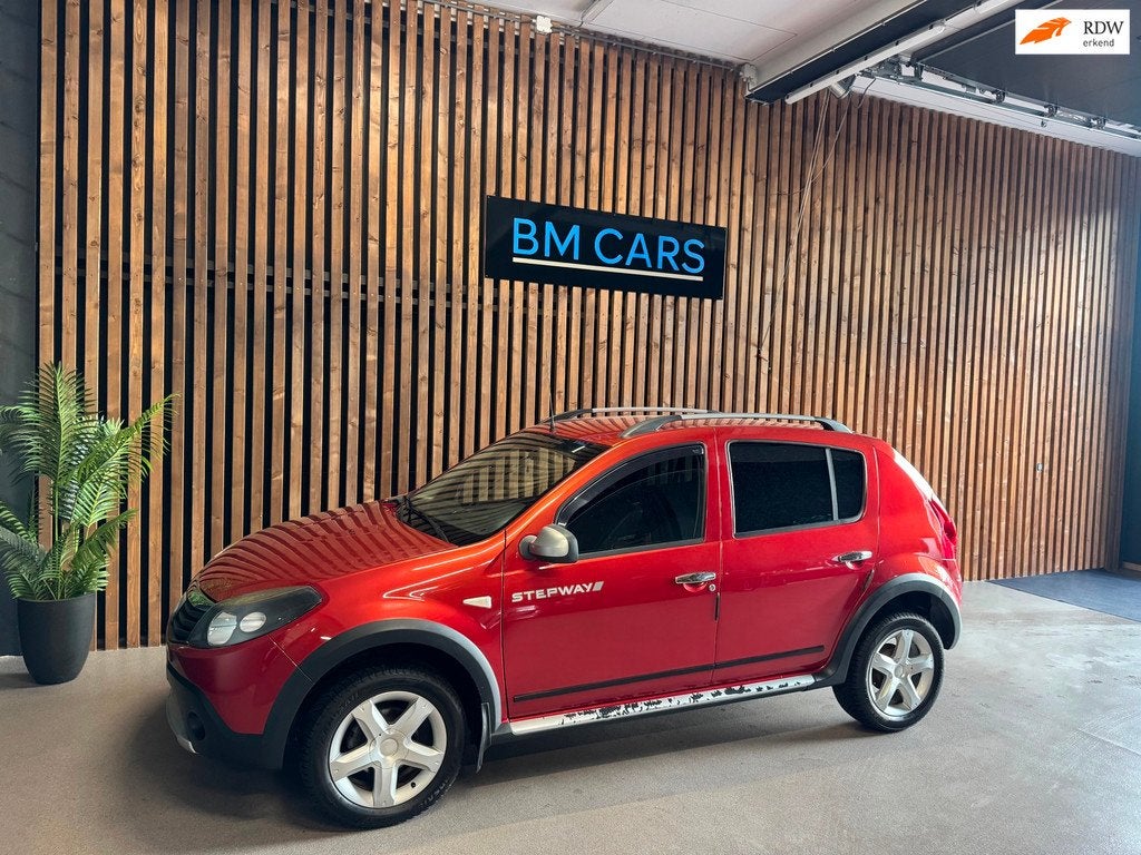 Dacia Sandero 1.6 Stepway Airco,Trekhaak,LM velgen, Auto's, Dacia, 4 cilinders, 14 km/l, Bedrijf, Handgeschakeld