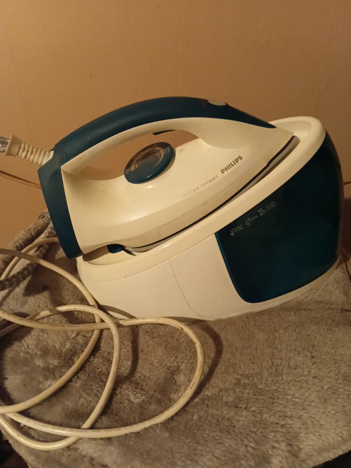 Philips EasyCare Compact Strijkijzer met snoer, Ophalen of Verzenden, Nieuw, Strijkijzer met snoer