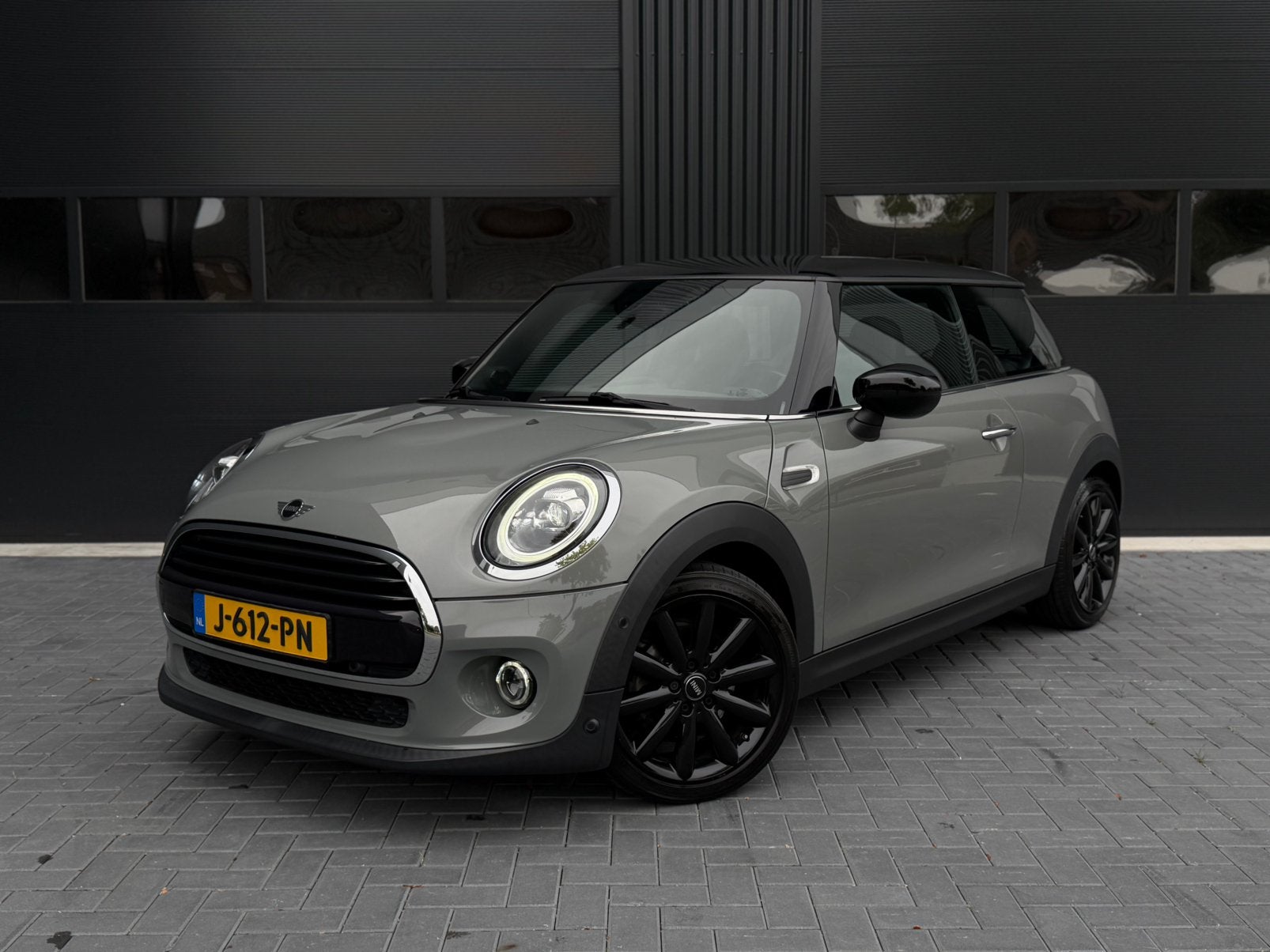 Mini 3-deurs 1.5/Keyless/Carplay/FaceLift/H&K/Dealer OH/17”/, Auto's, Mini, Voorwielaandrijving, Dealer onderhouden, 136 pk, Zwart