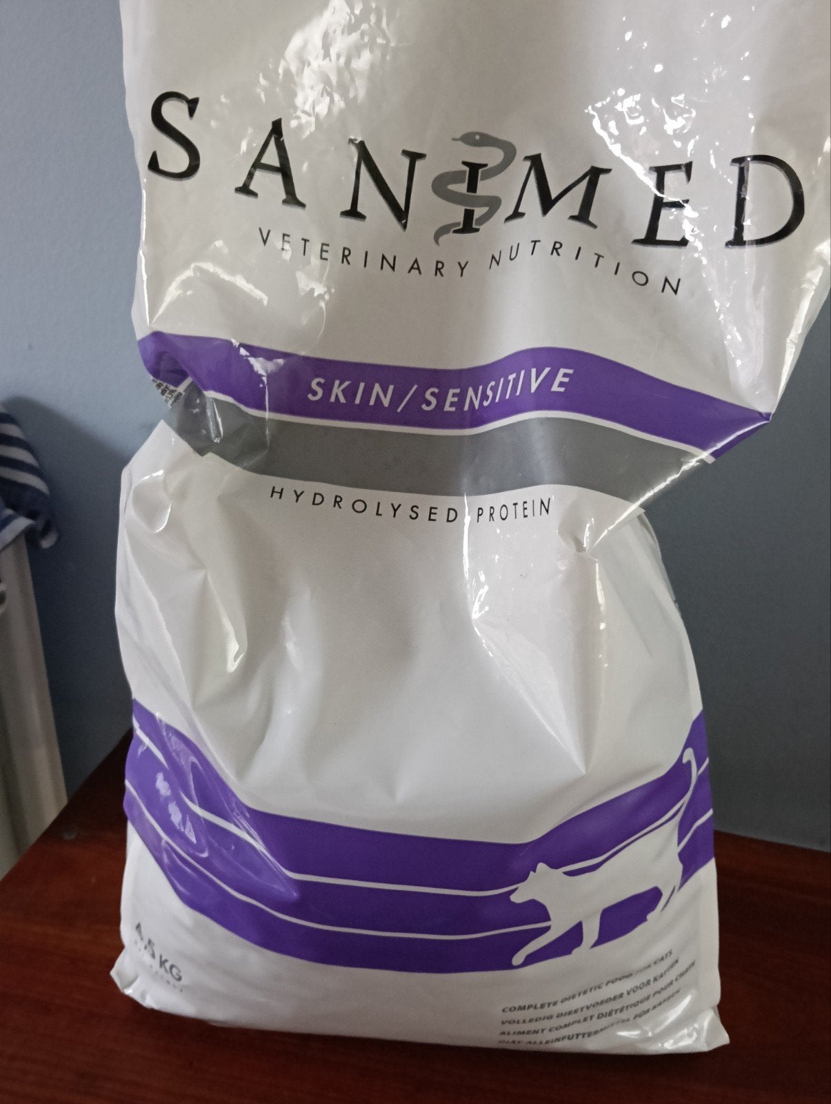 Sanimed skin/sensitive, kattenvoer, ongeveer 2kg, Dieren en Toebehoren, Ophalen, Kat