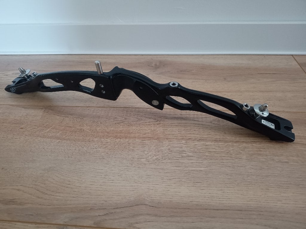 Samick Premium 25 inch recurve barebow riser, zwart, Ophalen of Verzenden, Nieuw, Recurveboog