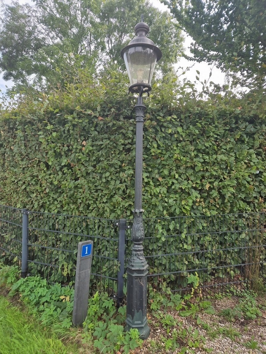Lantaarnpaal glazen kap met koperen pet, Ophalen, Gebruikt, Staande lamp, Netvoeding