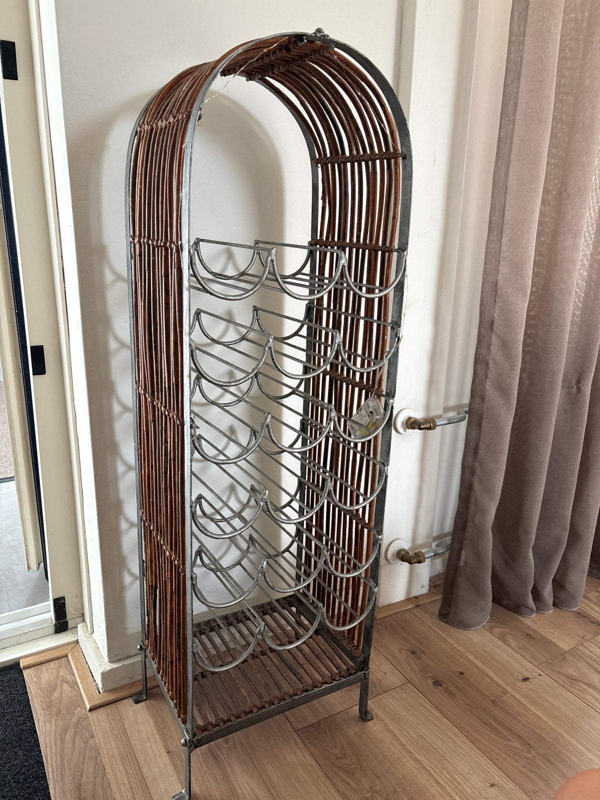 Wijnrek rotan, Ophalen, Gebruikt, 15 tot 25 flessen, 75 – 100