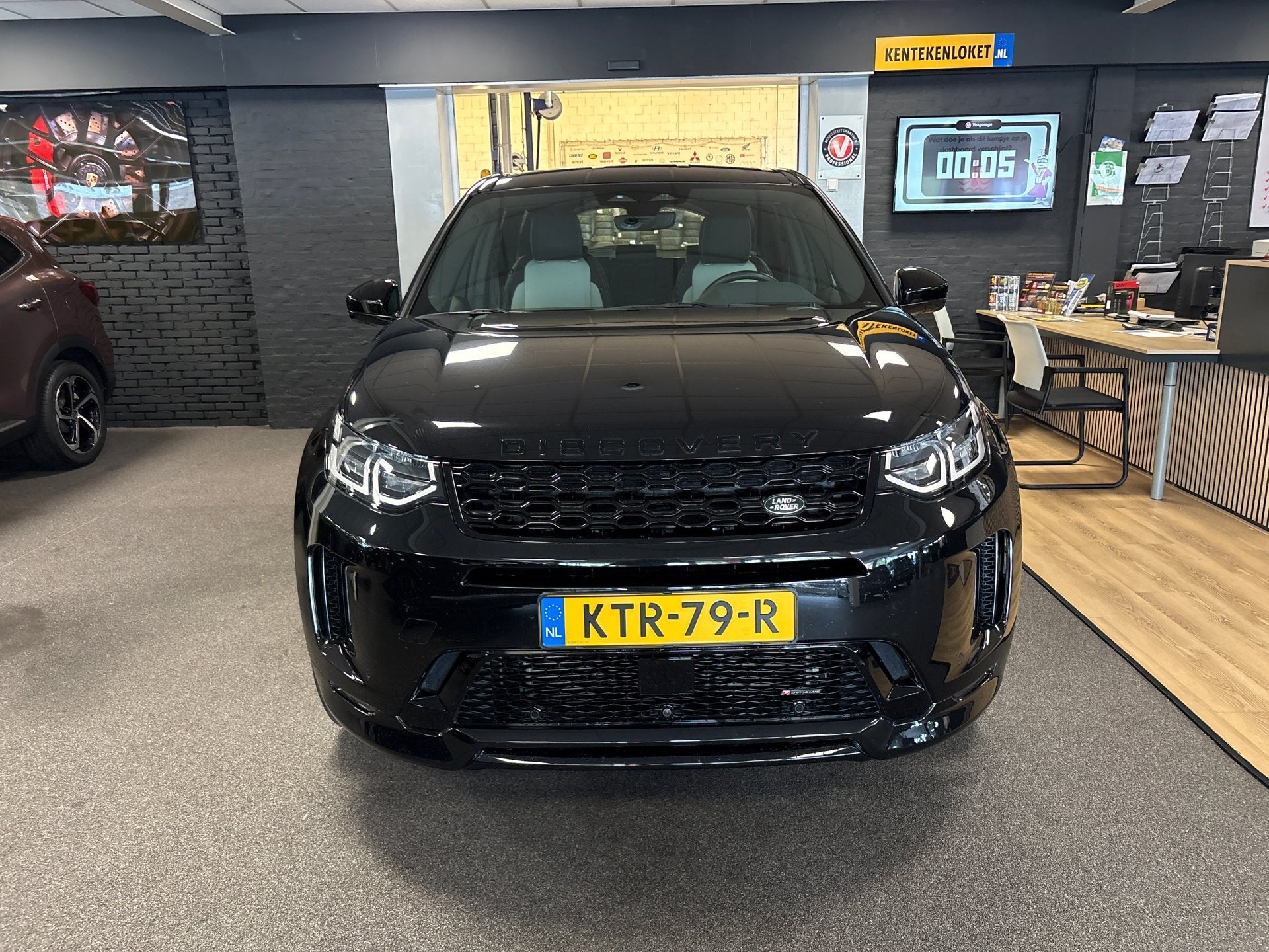 Land Rover DISCOVERY SPORT P300e 1.5 R-Dynamic SE/leer/navi/, Discovery Sport, Zwart, Bedrijf, Vierwielaandrijving