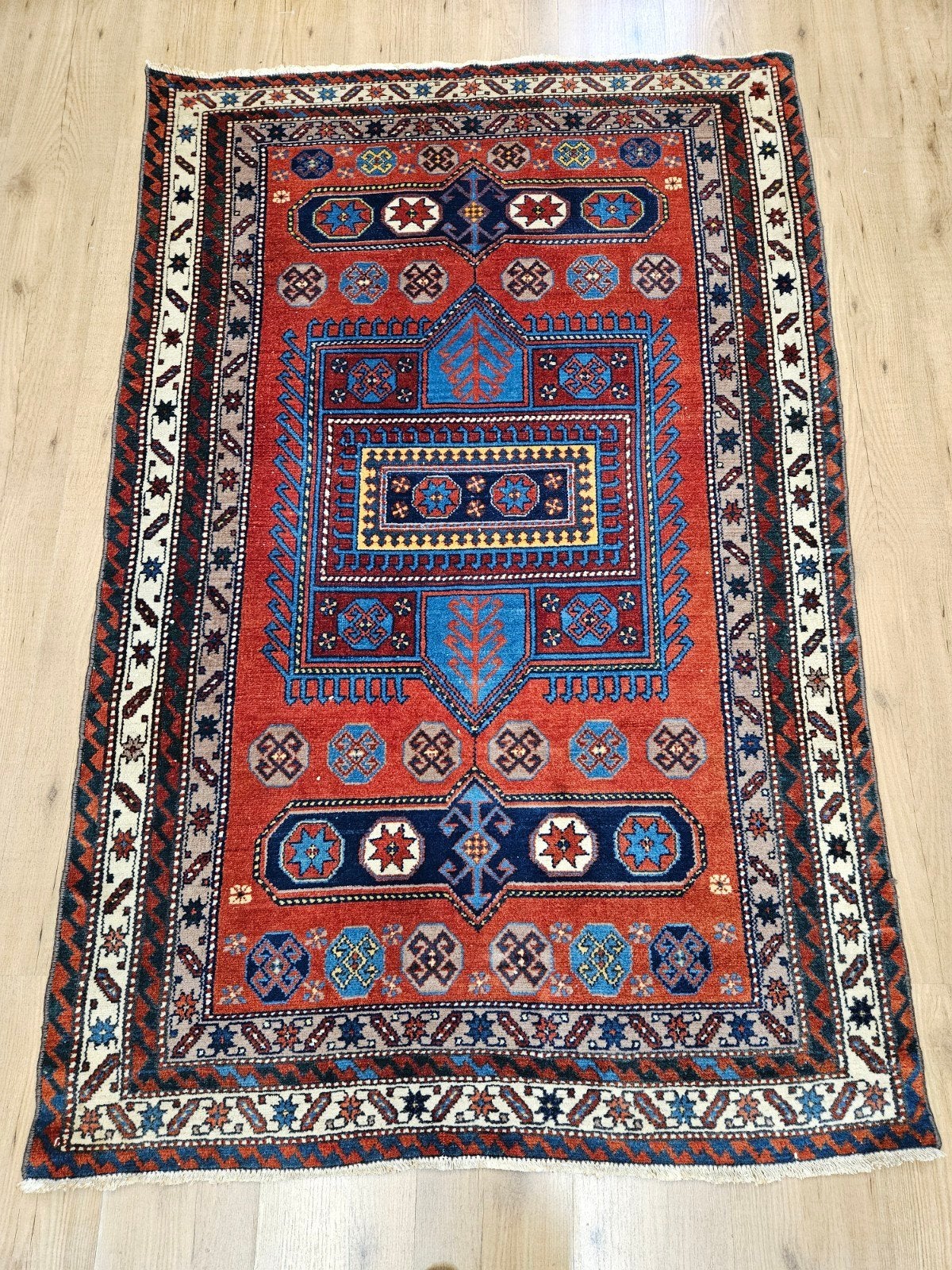 Handgeknoopt perzisch tapijt shirvan 176x115

Het kl, Info@SlatsAntiek.nl, Tweedehands, 100 tot 150 cm, Perzisch