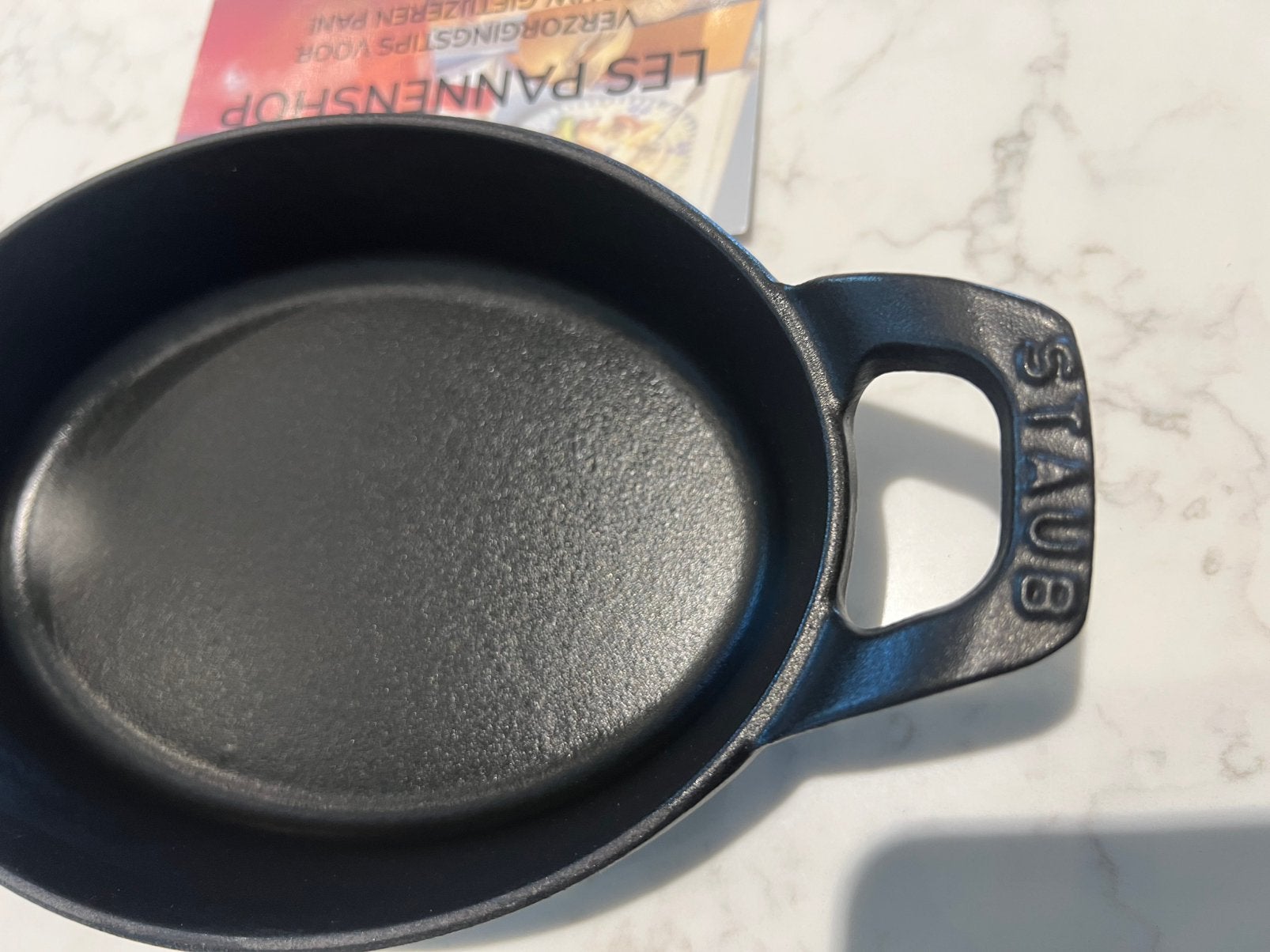Nieuw Staub ovenschaaltje mat zwart 21 cm, Gietijzer, Overige typen, Nieuw, Ophalen of Verzenden