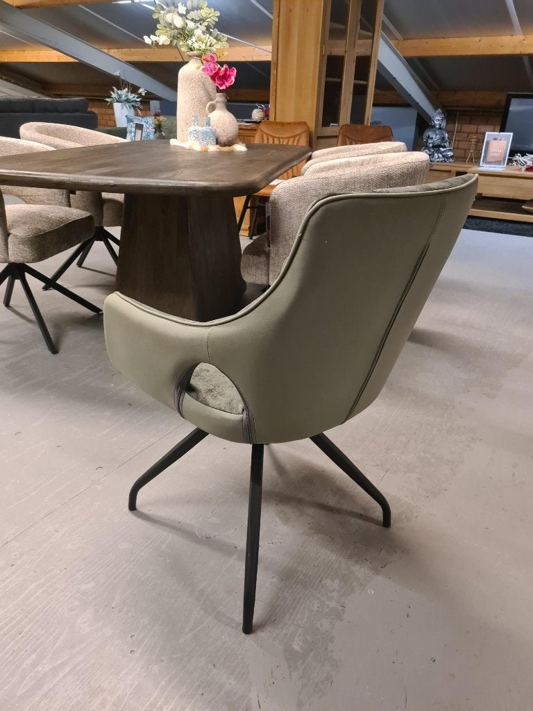 *OPRUIMING* 1 Eetkamerstoel Nolah Groen €169,- NU €70,- (3), Huis en Inrichting, Eetkamerstoel Nolah kleur adore velvet groen