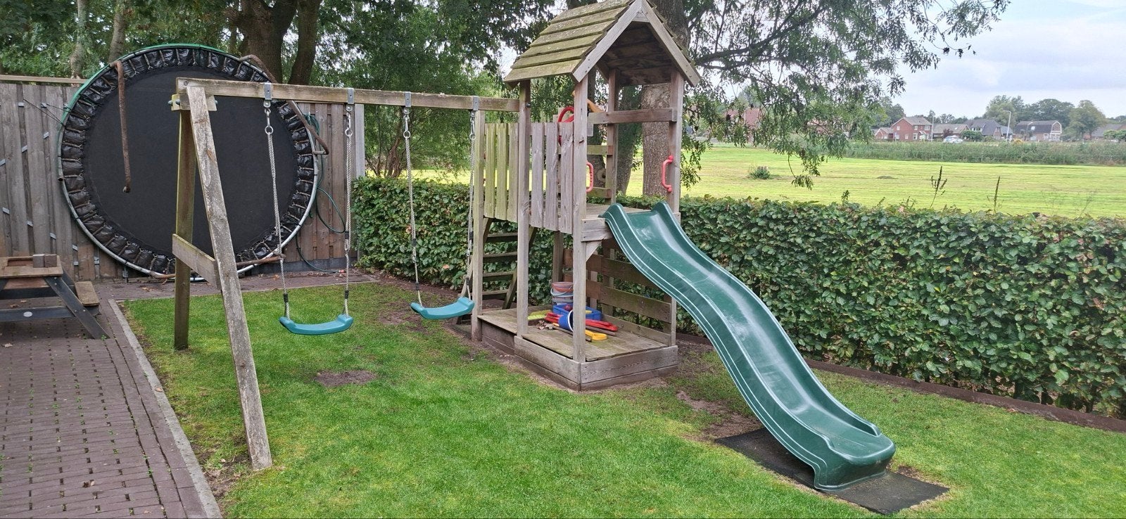 Speelhuis met glijbaan, zandbak en dubbele schommel, Kinderen en Baby's, Ophalen, Gebruikt, Glijbaan