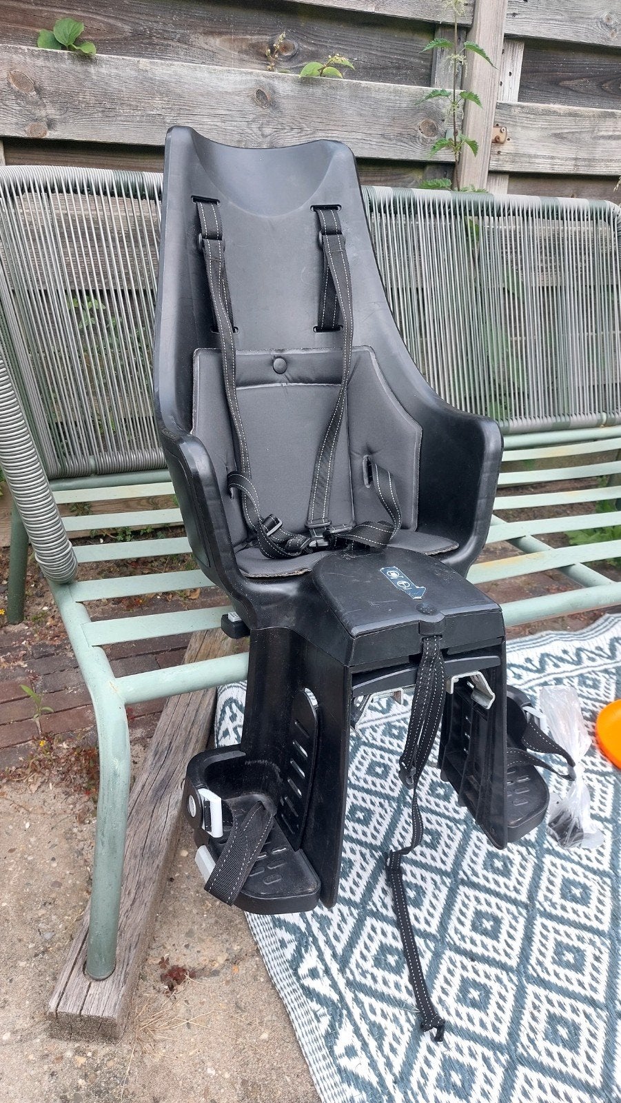 Bobike Maxi Plus Achterzitje Zwart, Fietsen en Brommers, Fietsaccessoires | Fietsstoeltjes, Ophalen, Gebruikt, Voetsteuntjes