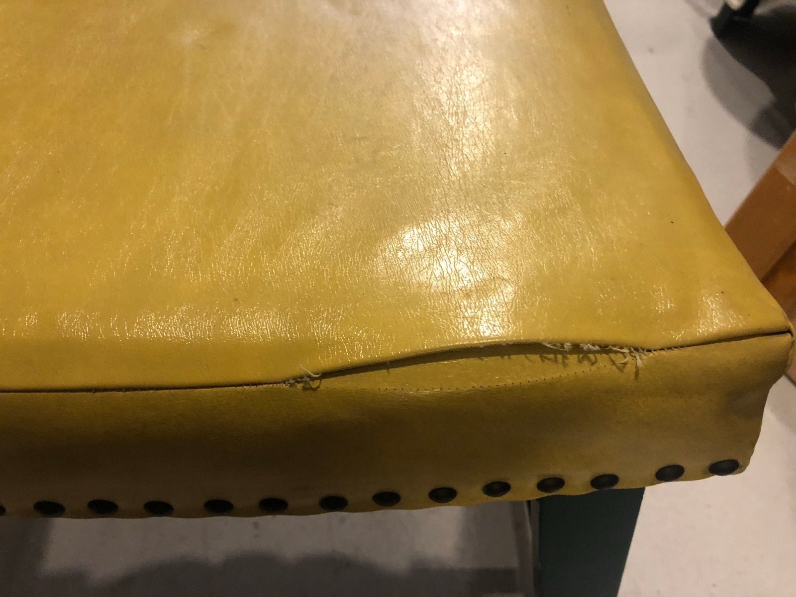 Klein geel voetenbankje - Vintage stijl, Minder dan 50 cm, Gebruikt, ., Minder dan 50 cm