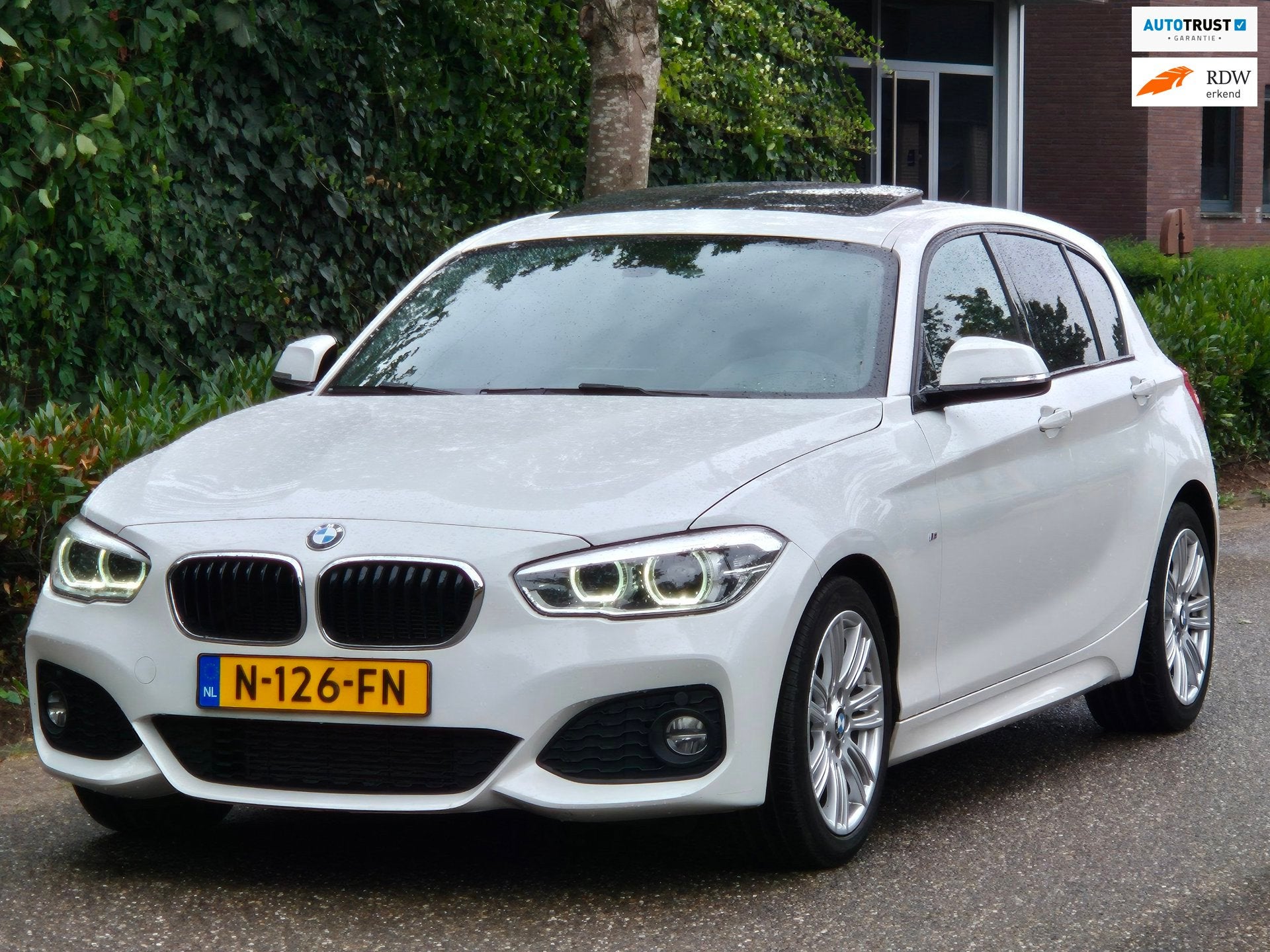 BMW 1-serie M Sport Apple CarPlay Alcantara Schuifdak LED 11, 1-Serie, Euro 6, Alcantara, Wit