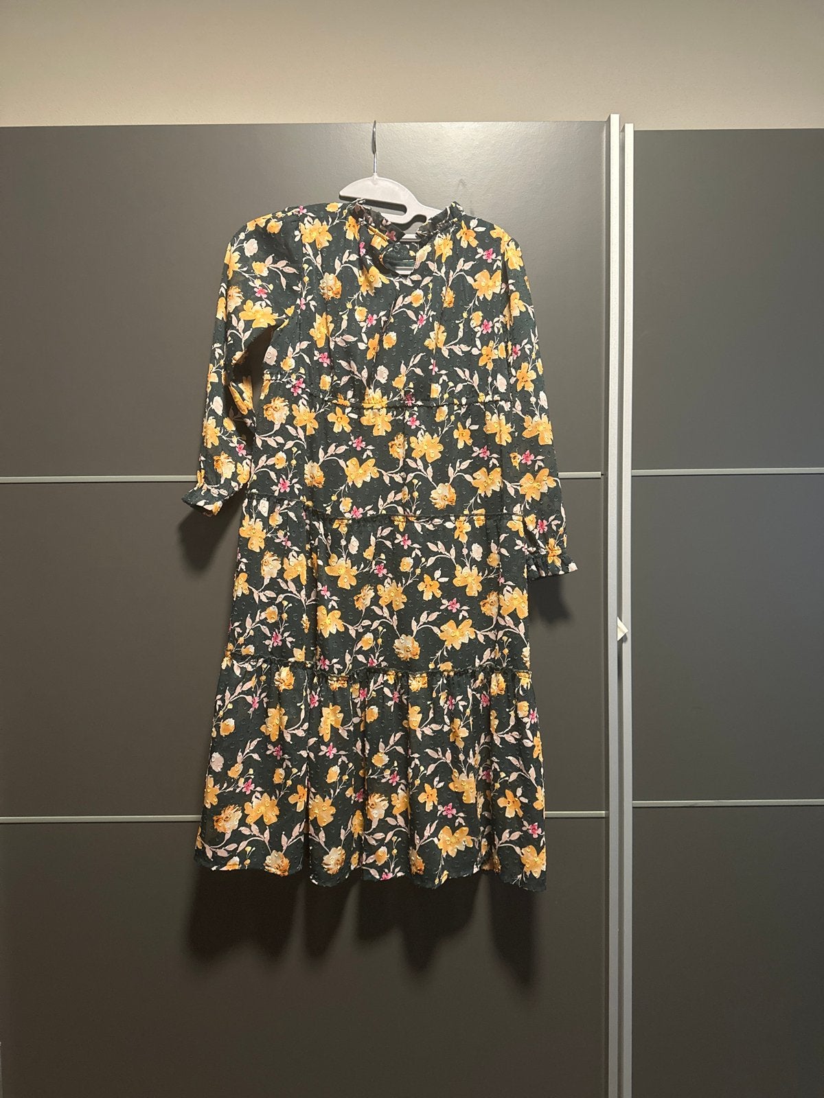 Zwarte jurk met gele bloemenprint maat 134, Maat 38/40 (M), Zwart, Ophalen of Verzenden, Zo goed als nieuw