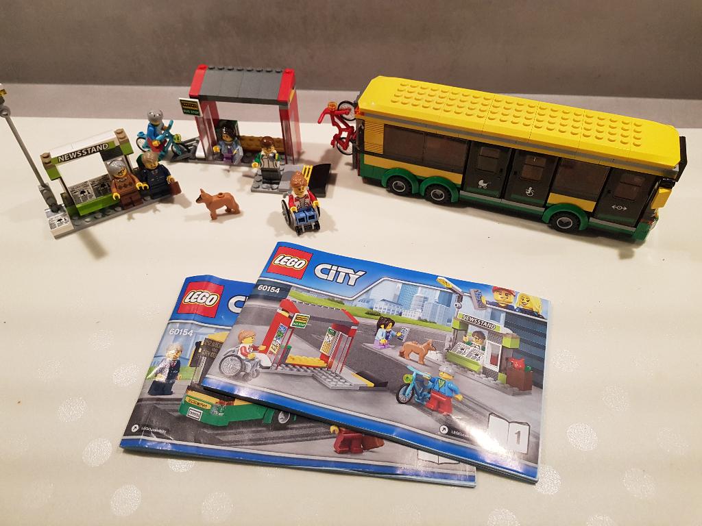 Lego 60154 - Bus Station, Kinderen en Baby's, Speelgoed | Duplo en Lego, Compleet, Lego, Ophalen of Verzenden, Complete set