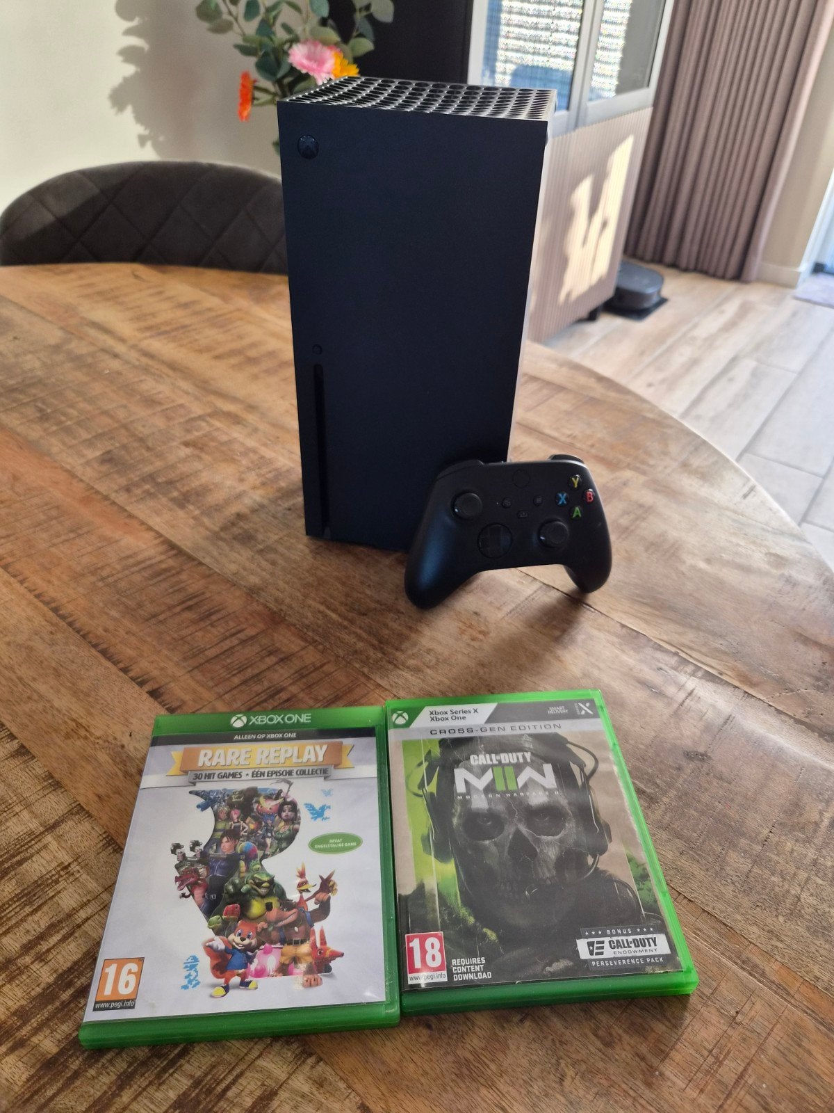 Xbox Series X met 2 games: Rare Replay en Call of Duty MW2
