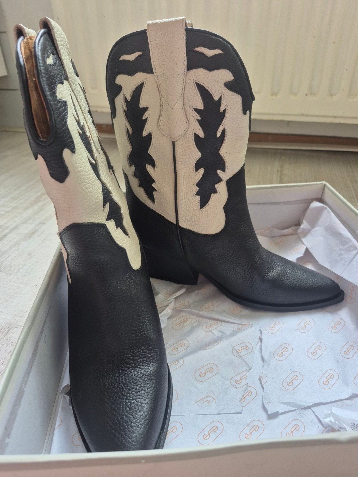 Shoecolate cowboylaarzen zwart/beige maat 39, Shoecolate, Zwart, Lage of Enkellaarzen, Nieuw