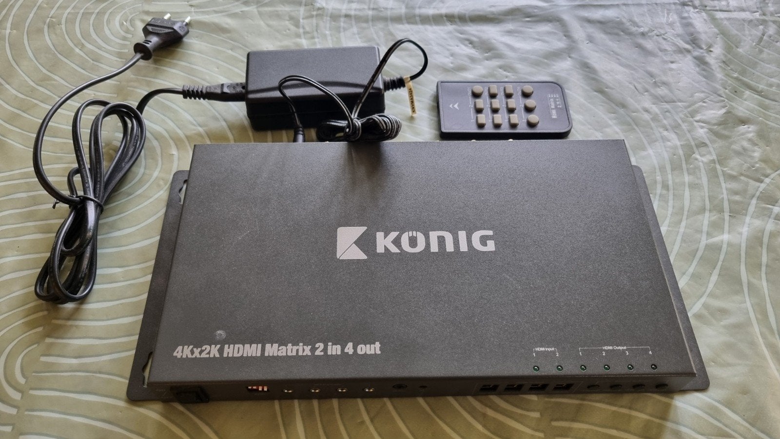 HDMI matrix splitter König 2 in 4 out, Ophalen, Zo goed als nieuw