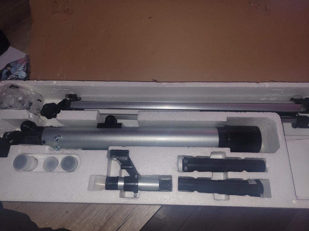 Luxon Telescoop met Statief - Nieuw in Doos, Lenzentelescoop (refractor), Ophalen of Verzenden, Minder dan 80 mm, Nieuw