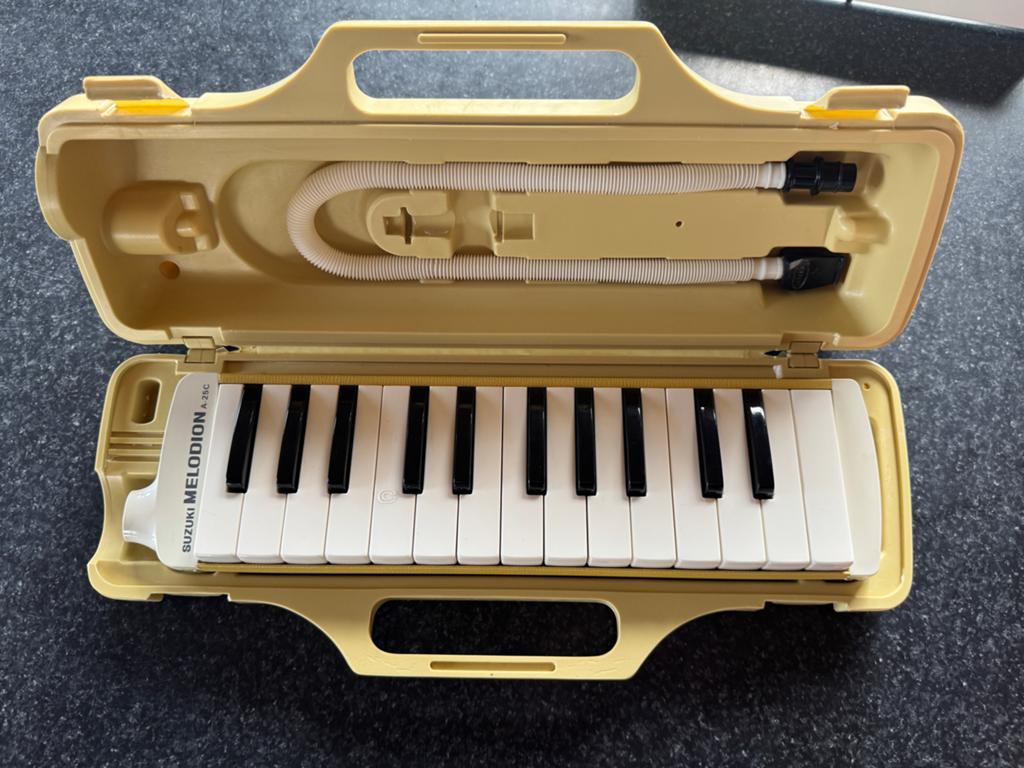 Suzuki Melodion A-25C met koffer, Ophalen, Zo goed als nieuw, Overige soorten, Met koffer of draagtas