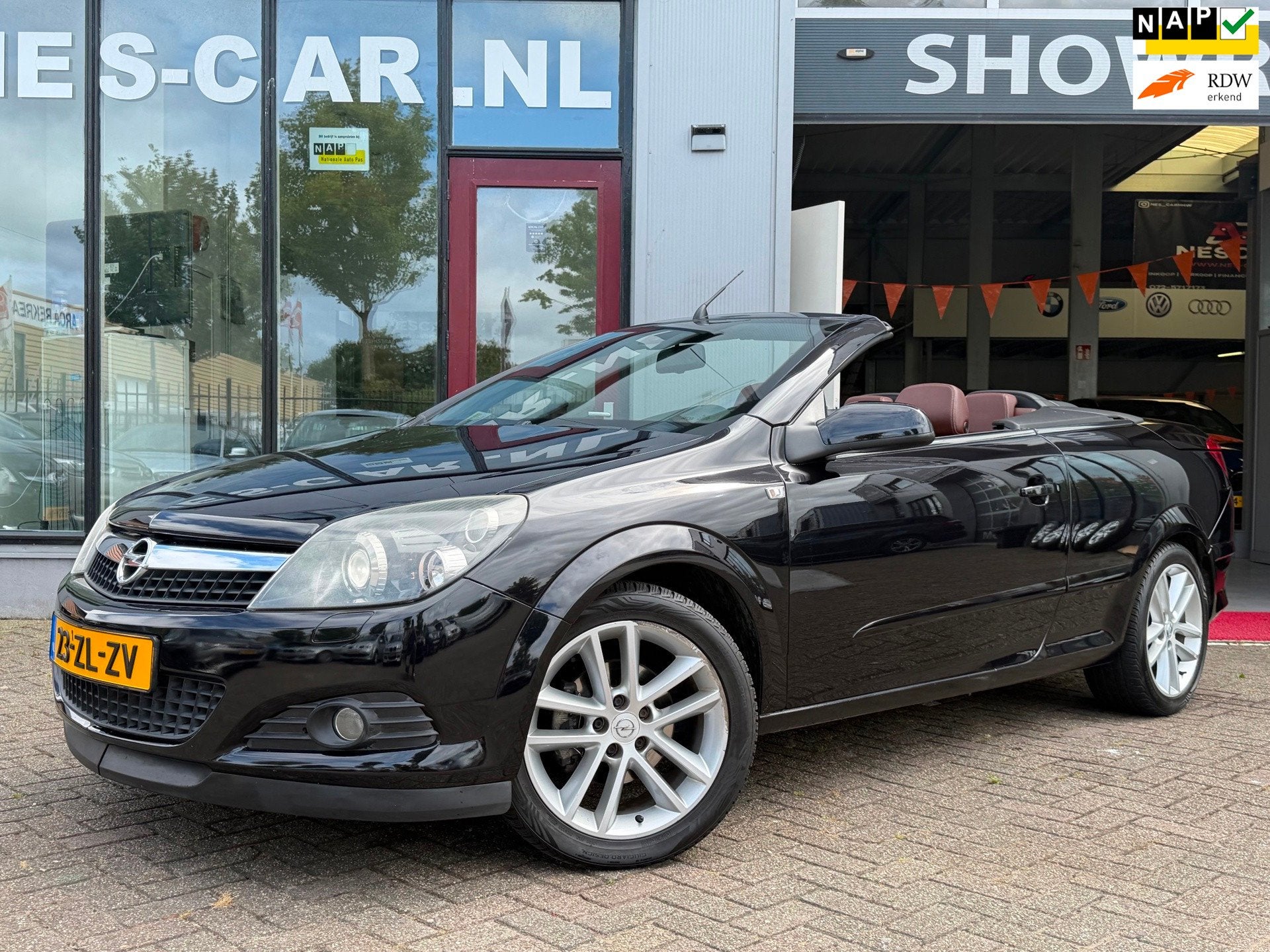 Opel Astra TwinTop 1.8 Temptation*Automaat*Leer*PDC*Cruise!, Gebruikt, 4 cilinders, Cabriolet, 4 stoelen
