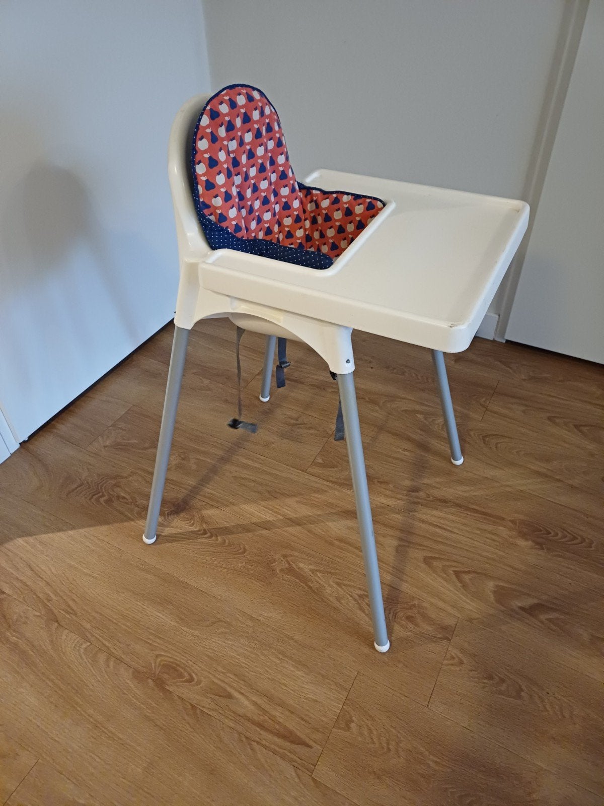 IKEA Antilop kinderstoel met kussen, Kinderen en Baby's, Ophalen, Gebruikt, Overige typen, Afneembaar eetblad