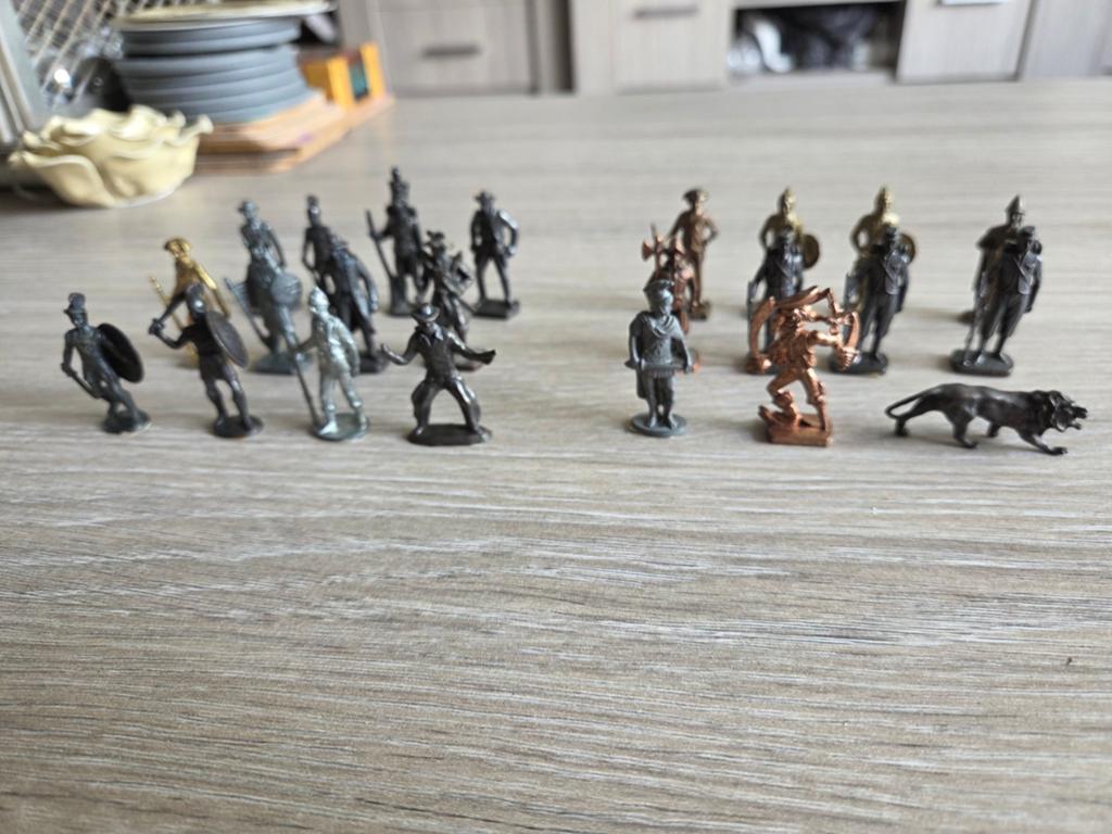 Verzameling metalen figuren Ferrero surprise eiJaren '70, Ophalen of Verzenden, Gebruikt