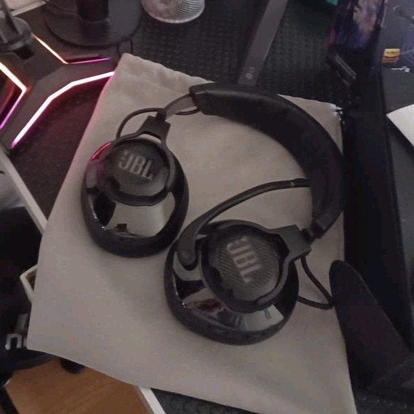 JBL Quantum 910 Gaming Headset - Zo goed als nieuw