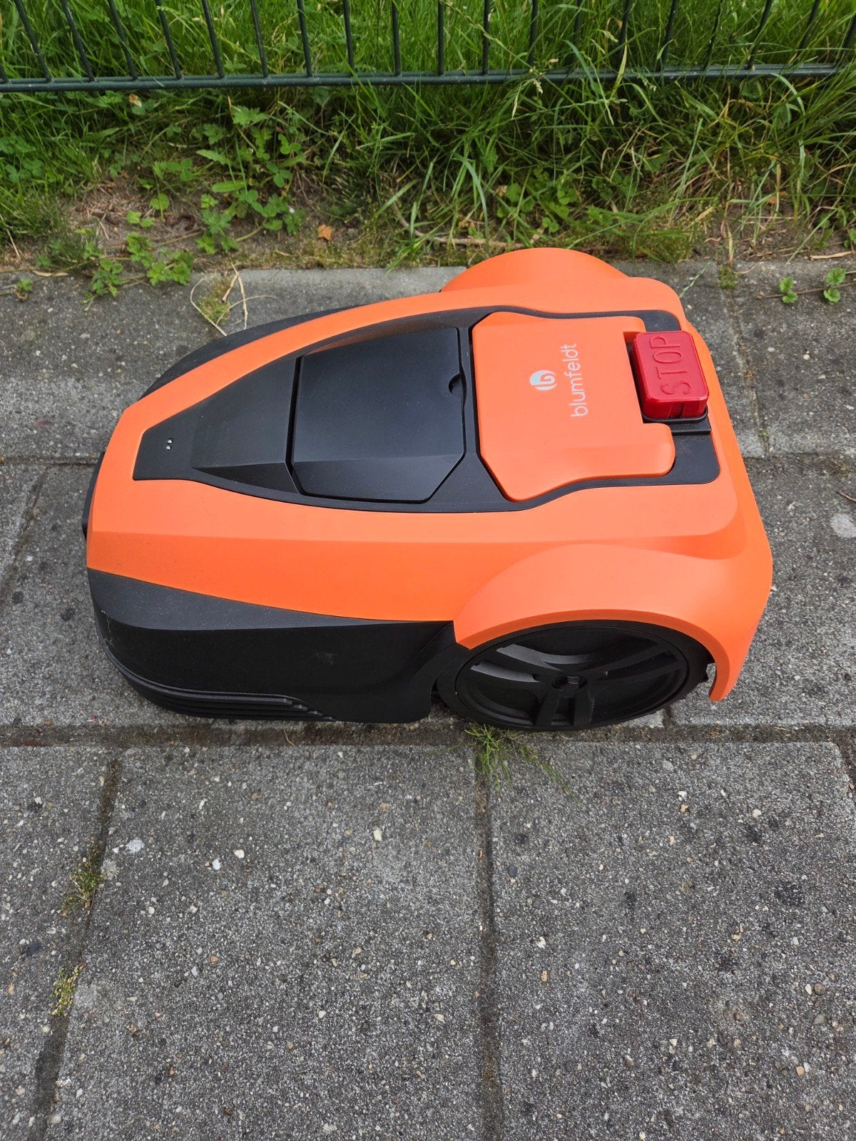 Blumfeldt Robot Grasmaaier met 100m omheiningsdraad, Tuin en Terras, Grasmaaiers, Ophalen, Cirkelmaaier, Accu-grasmaaier, Nieuw