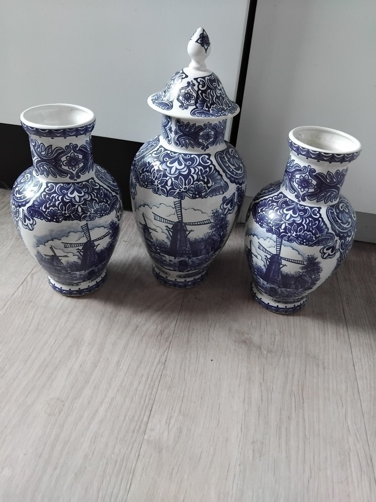 Set van 3 Delfts Blauw vazen met molen decor. Bieden, Antiek en Kunst, Ophalen of Verzenden