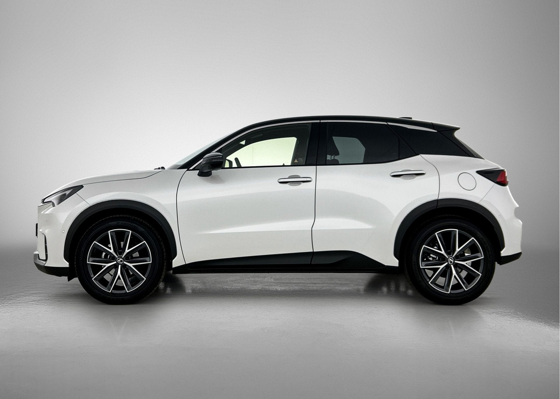 Lexus LBX Emotion 2WD | Advanced Pack | Bi-Tone Metallic | L, Auto's, 12 maanden, 136 pk, Automatische klimaatregeling, Wit
