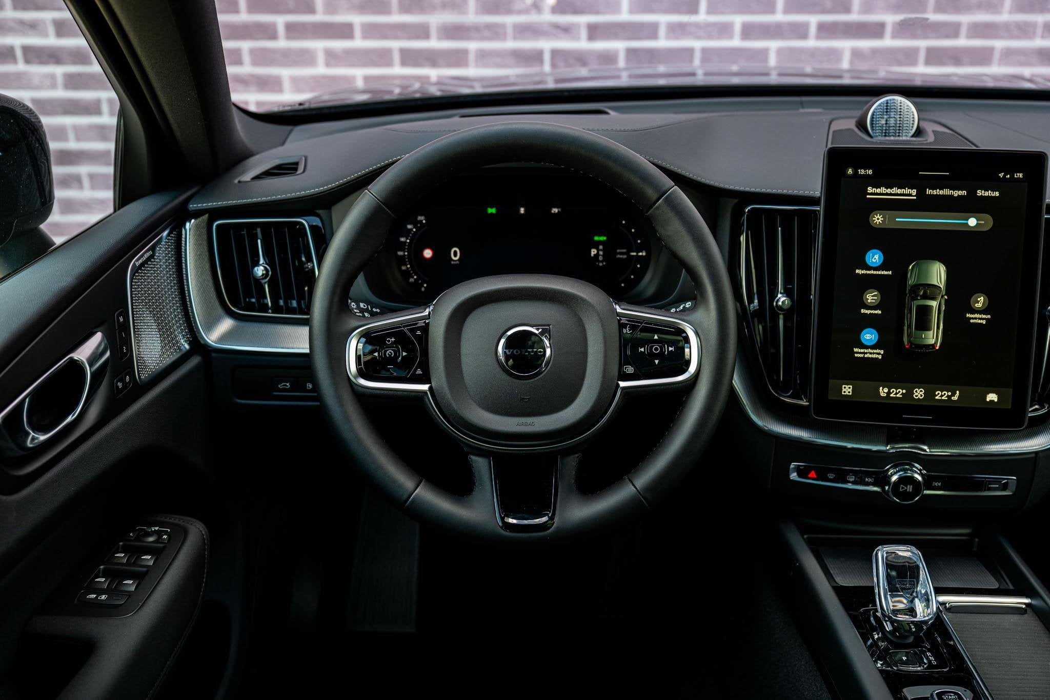 Volvo XC60 2.0 T8 Plug-in hybrid AWD Ultra Dark Exec. Ed. |, Auto's, Automaat, 12 maanden, Gebruikt, Euro 6