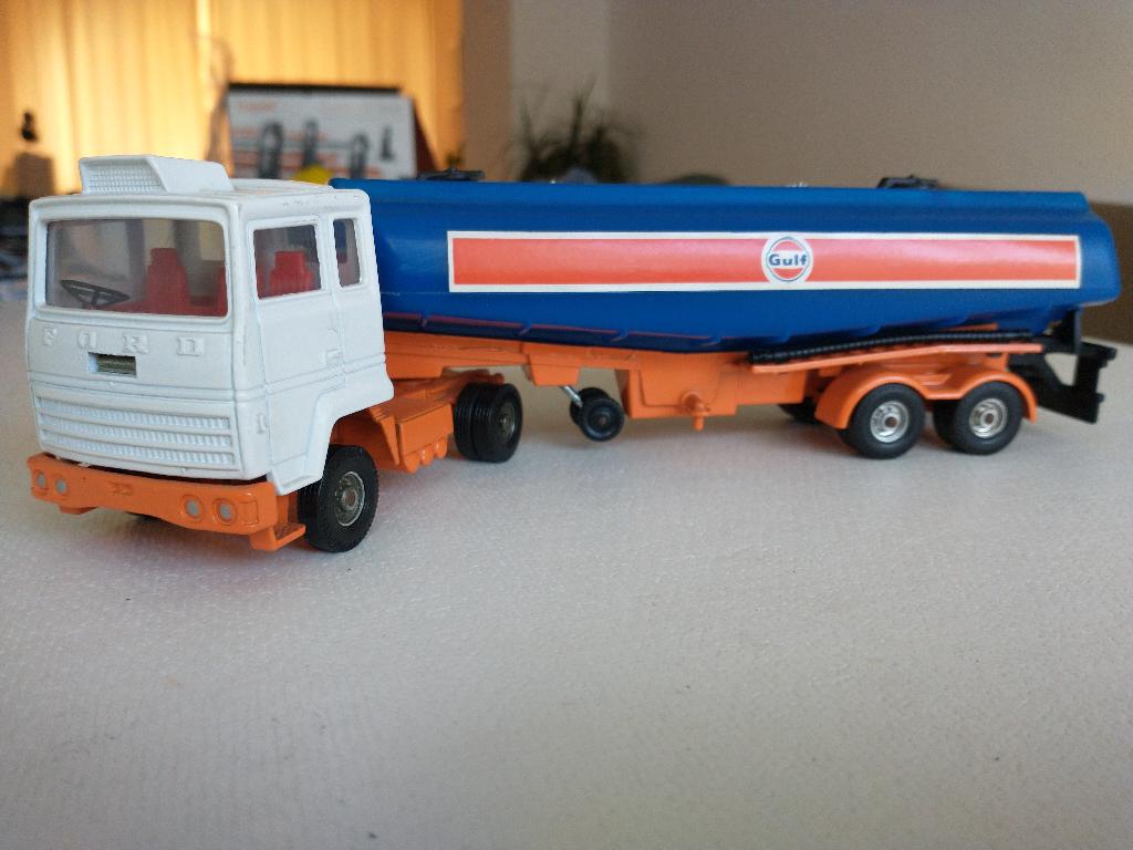 CORGI TOYS FORD CONTINENTAL GULF TANKER 1976, Hobby en Vrije tijd, Modelauto's | 1:50, Ophalen of Verzenden, Zo goed als nieuw