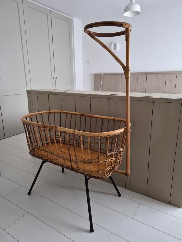 Vintage rotan wieg met hemeltje en matras, Ophalen, Zo goed als nieuw, Wieg
