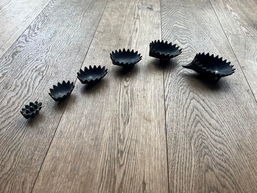 Walter Bosse Hedgehog asbak set jaren 50 design €145 metaal, Ophalen of Verzenden