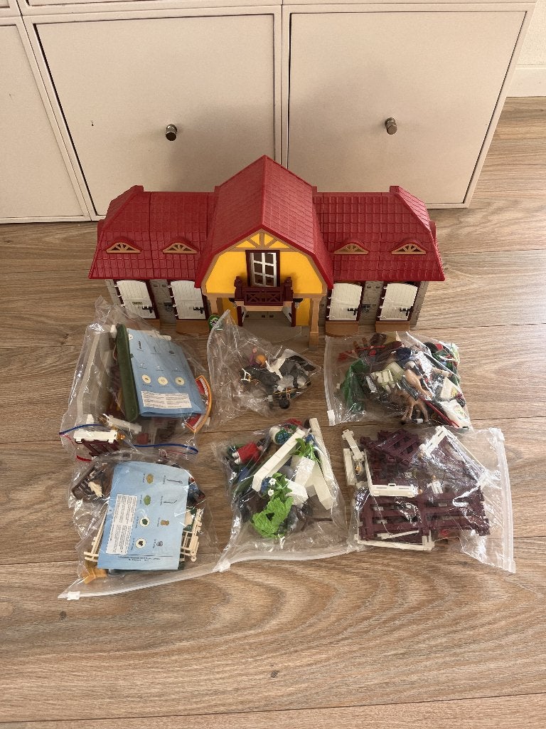 Playmobil Manege 5221 + 5224 + 5229 + 5109, Gebouw, Complete set, Ophalen of Verzenden, Zo goed als nieuw